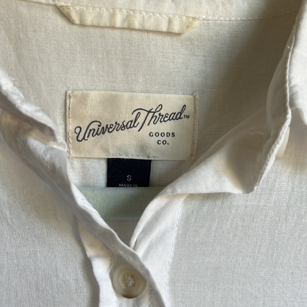 Universal Thread white button down Small - Picture 2 of 2